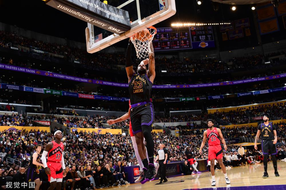 球迷送上一 球迷送上一